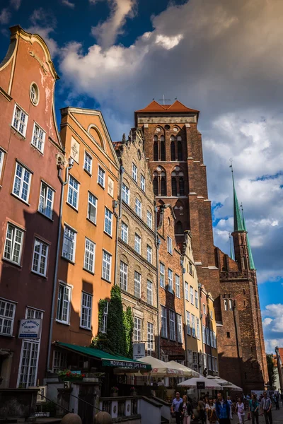 Danzig, Polen - 19. September 2015: Bunte Häuser - Mietshäuser in — Stockfoto