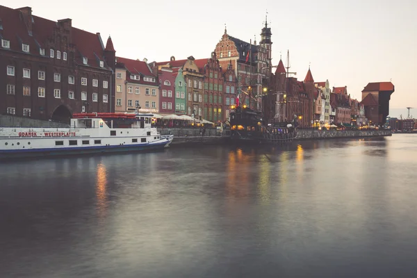Gdansk, Polonya-Eylül 19,2015: tarihi kent merkezine ve ünlü vinç, Poli — Stok fotoğraf