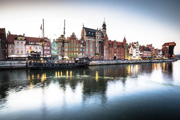 Gdańsk, Polska-Wrzesień 19,2015: starego miasta i słynnego żurawia, Poli — Zdjęcie stockowe