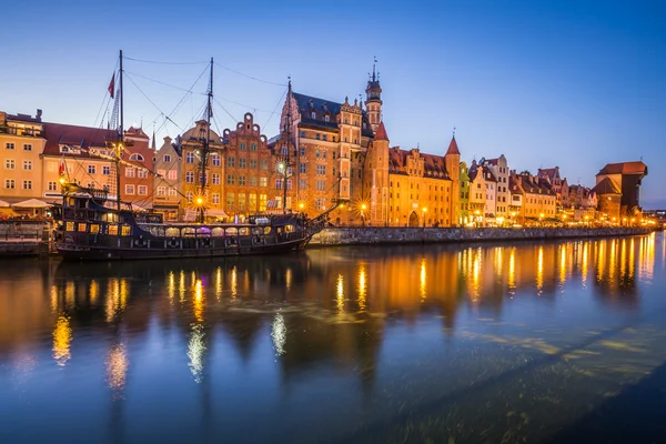 Gdansk, Polonya-Eylül 19,2015: tarihi kent merkezine ve ünlü vinç, Poli — Stok fotoğraf