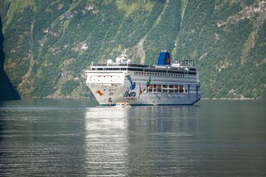 cruise gemi içinde geiranger fiyort, Norveç Ağustos 5, 2012