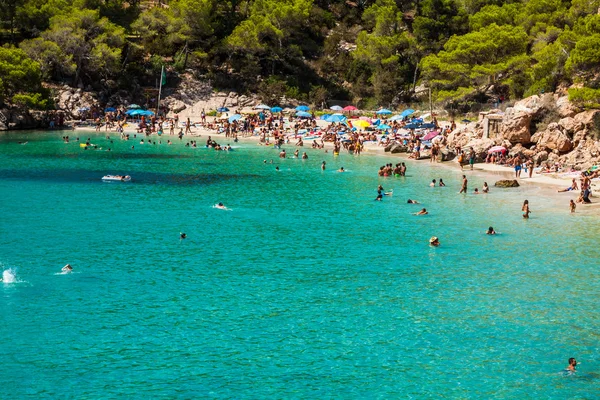 Ibiza Cala de Sant Vicent AUGUST 20, 2013: caleta de Fescent — стоковое фото