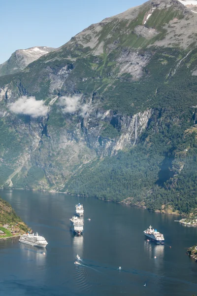 Crucero en Geiranger fiordo, Noruega 5 de agosto de 2012 — Foto de Stock