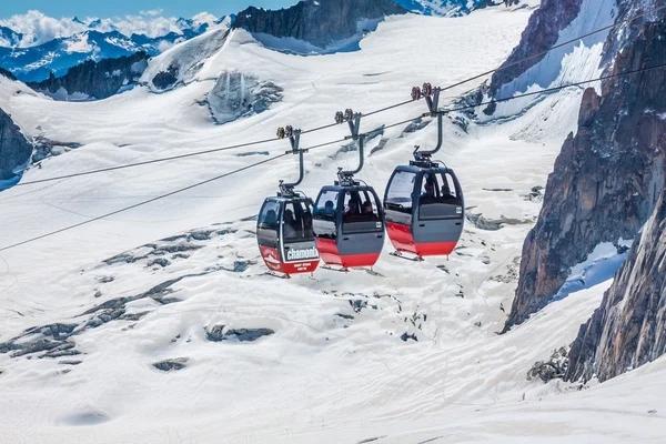 MONT BLANC, ITALIA - 19 AGOSTO: la via cavo più alta d'Europa , — Foto Stock