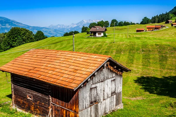 Case din lemn în Malbun în Lichtenstein, Europa — Fotografie, imagine de stoc