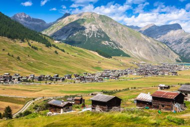 Yaz aylarında livigno vadinin görünümü