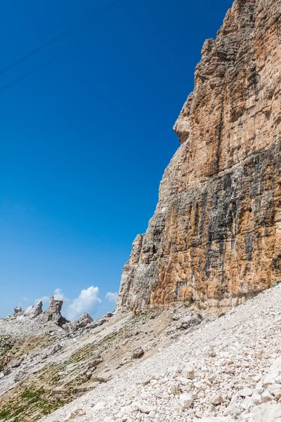 Сасс-Пордой южное лицо (2952 м) в Фалло-дель-Селья, Ди-Митес м — стоковое фото