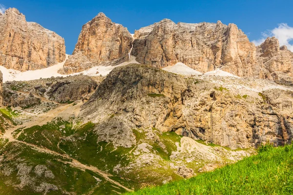 Panorama della catena montuosa del Sella dal Passo del Sella, Dolomiti, Ita — Foto Stock