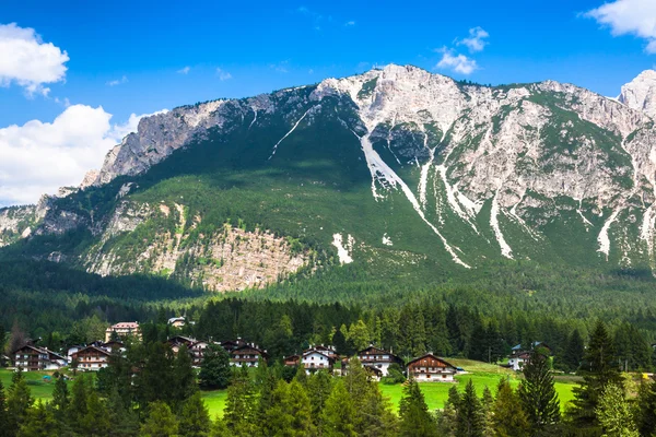 Nádherné Dolomity poblíž cortina d'ampezzo, pomagagnon — Stock fotografie
