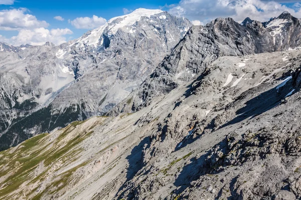 Vackra berg i gruppen ortles (stelvio national — Stockfoto