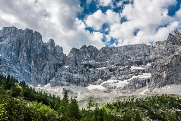 Nationaal park panorama en dolomiti bergen in cortina d'ampez — Stockfoto