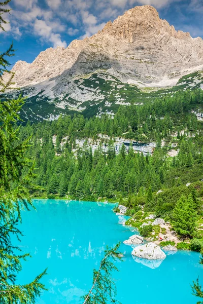 Lago Sorapis Turquesa en Cortina d 'Ampezzo, con Dolomita Moun —  Fotos de Stock