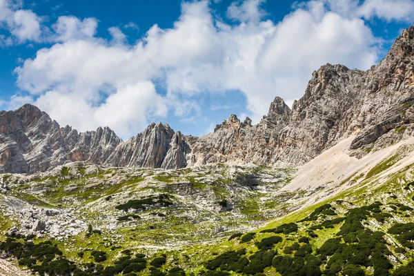 Panorama og Dolomiti-fjellene i Cortina d 'Ampez – stockfoto