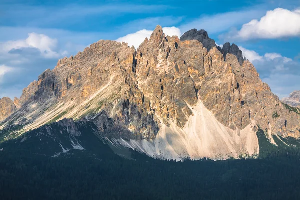 Nationalpark panorama og Dolomiti bjerge i Cortina d 'Ampez - Stock-foto