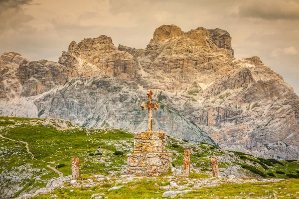 Горы вокруг Tre Cime di Lavaredo - Доломиты, Италия — стоковое фото