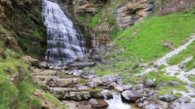 Cascada cola de caballo şelale altında monte perdido ordesa Valley aragon huesca pyrenees, İspanya