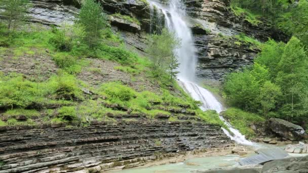 Cascada de Sorrosal Broto Huesca Pirineos Huesca España — Vídeo de stock