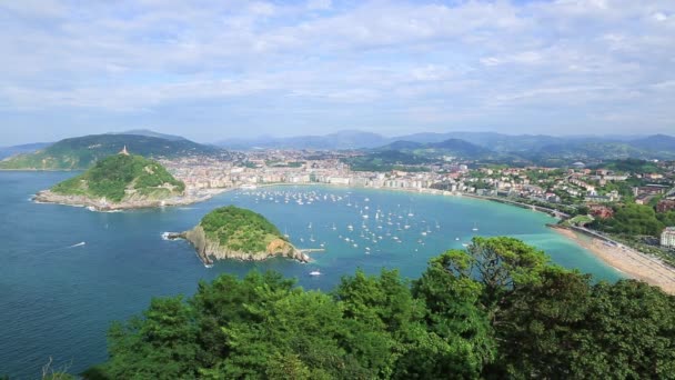 Vista general de la Bahía de San Sebastián, España — Vídeos de Stock