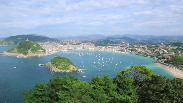 Vista general de la Bahía de San Sebastián, España — Vídeo de stock