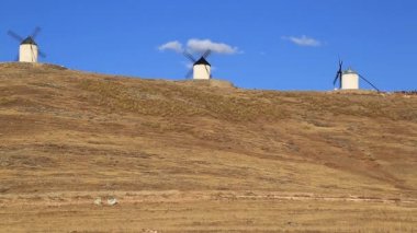 Consuegra 'daki Cervantes Don Kişot yel değirmenleri. Kastilya La Mancha, İspanya, Avrupa
