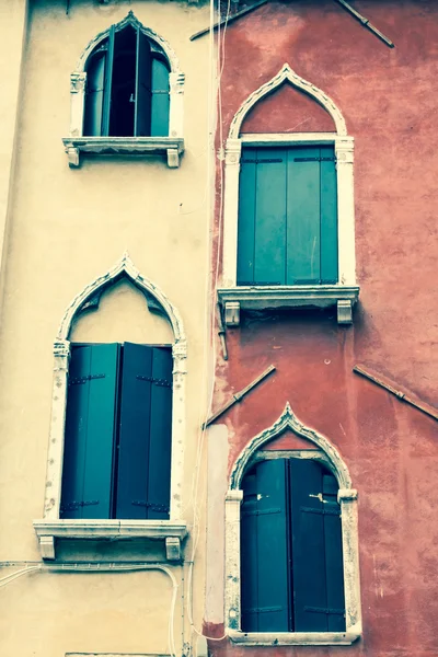 Traditional window of typical old Venice building — Stock Photo, Image