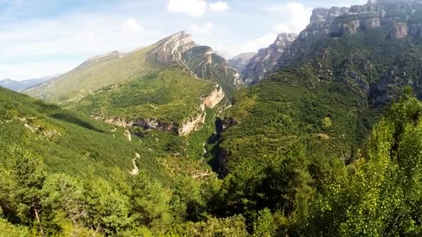 Vídeo aéreo de Cañón de Anisclo en Parque Nacional Ordesa y Monte Perdido, España — Vídeo de stock