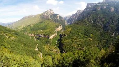 Kanyon de anisclo içinde parque nacional ordesa y monte perdido, İspanya Hava video