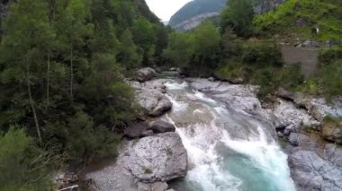Havadan video ara Nehri parque nacional ordesa y monte perdido İspanya
