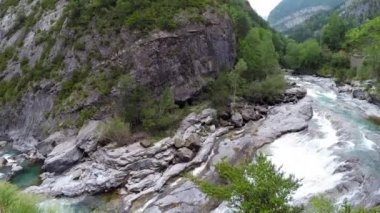 Havadan video ara Nehri parque nacional ordesa y monte perdido İspanya