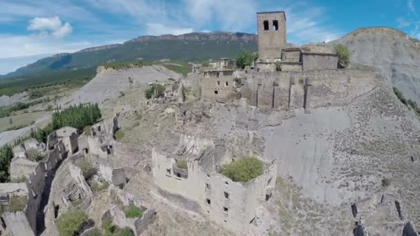 Vídeo aéreo Esco, pequeño pueblo abandonado español — Vídeo de stock