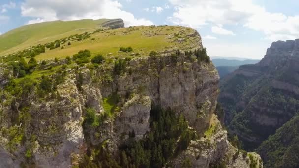 Luftaufnahme des Canyon de anisclo im parque nacional ordesa y monte perdido, Spanien — Stockvideo