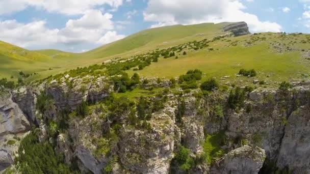 Letecké video z kaňonu de anisclo v parque nacional ordesa y monte perdido, Španělsko — Stock video