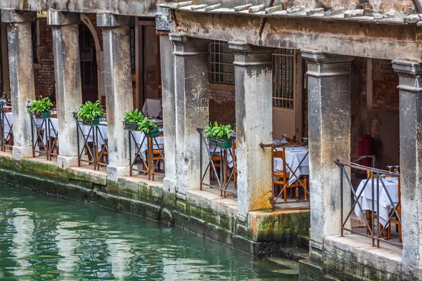 Hermosa vista de la ciudad de Venecia en Italia con canal — Foto de Stock