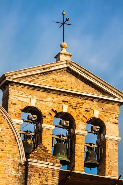 Glockenturm einer venezianischen Kirche — Stockfoto