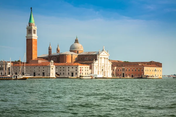 The church and monastery at San Giorgio Maggiore in the lagoon o — Stock Photo, Image