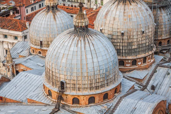 Kupole baziliky san marco v Benátkách. — Stock fotografie