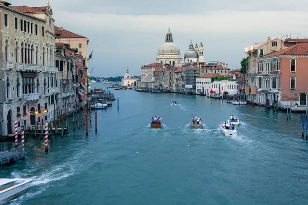 Piękny widok na canal Grande i Bazyliki santa maria della — Zdjęcie stockowe