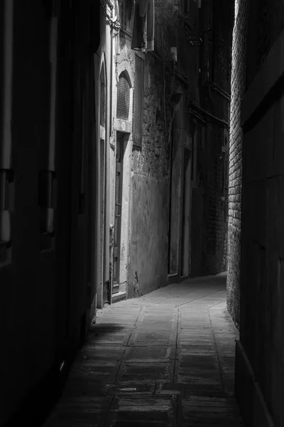 Altstadt in der Nacht (Venedig, Italien) — Stockfoto