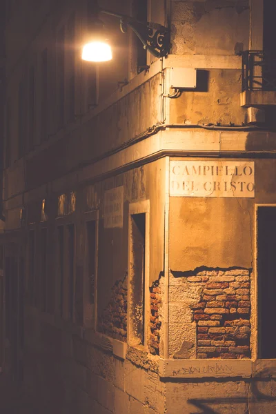 Cidade velha durante a noite (Veneza, Itália ) — Fotografia de Stock