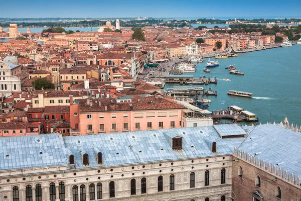 View of Venice city from the top of the bell tower at the San Ma — Stock Photo, Image