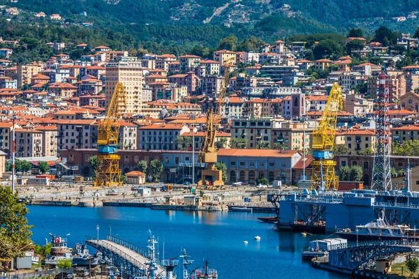 Puerto de La Spezia, costa de Liguria, Italia — Foto de Stock