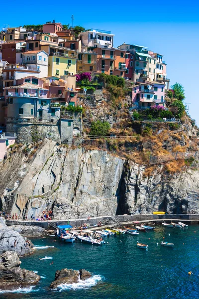 Cinque Terre, Italia - Manarola pueblo de pescadores coloridos — Foto de Stock