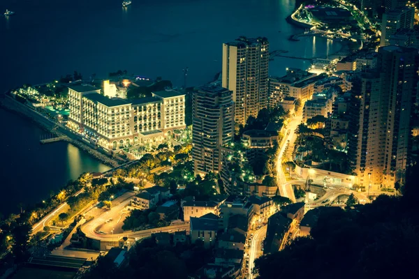 Монте-Карло с видом на Монако ночью на Лазурном берегу — стоковое фото