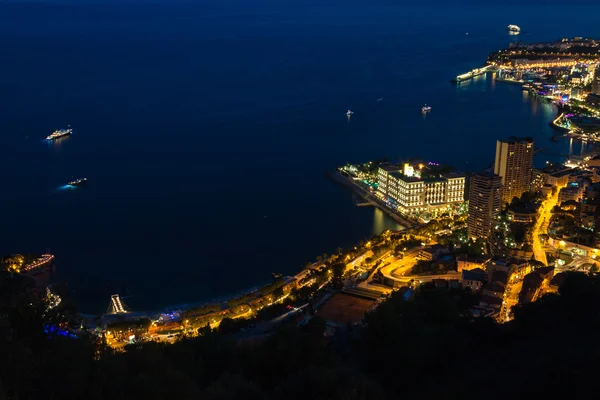 Monte carlo på grund av monaco på natten på cote d'azur — Stockfoto