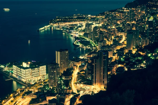 Монте-Карло с видом на Монако ночью на Лазурном берегу — стоковое фото