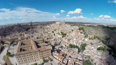 Toledo, İspanya şehrin panoramik havadan görünümü