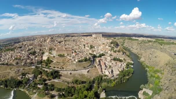 Vista aérea panorámica de la ciudad de Toledo, España — Vídeos de Stock