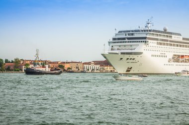 Venedik, İtalya, 9 Ağustos 2013: cruise gemisi Venetia haçlar