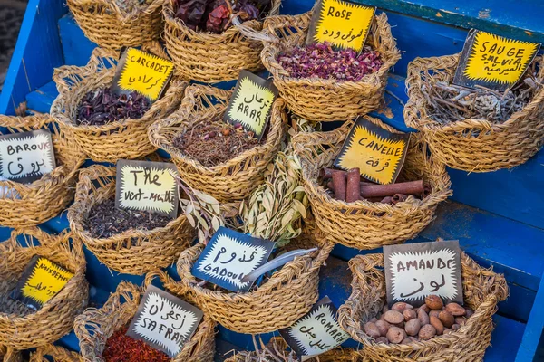 Byliny a koření na trhu, Tunis — Stock fotografie