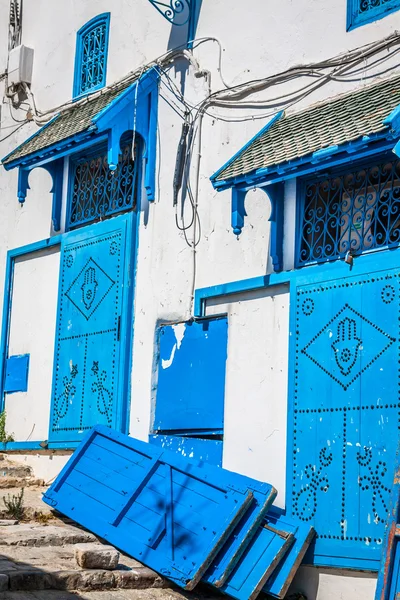 Улица в городе Сиди-Бу-Саид, Тунис — стоковое фото